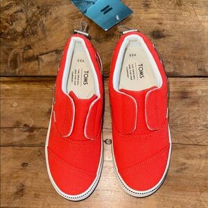 TOMS Youth Pasadena Slip-On Shoes | Red Canvas | Size 2.5 (Y) | NWT